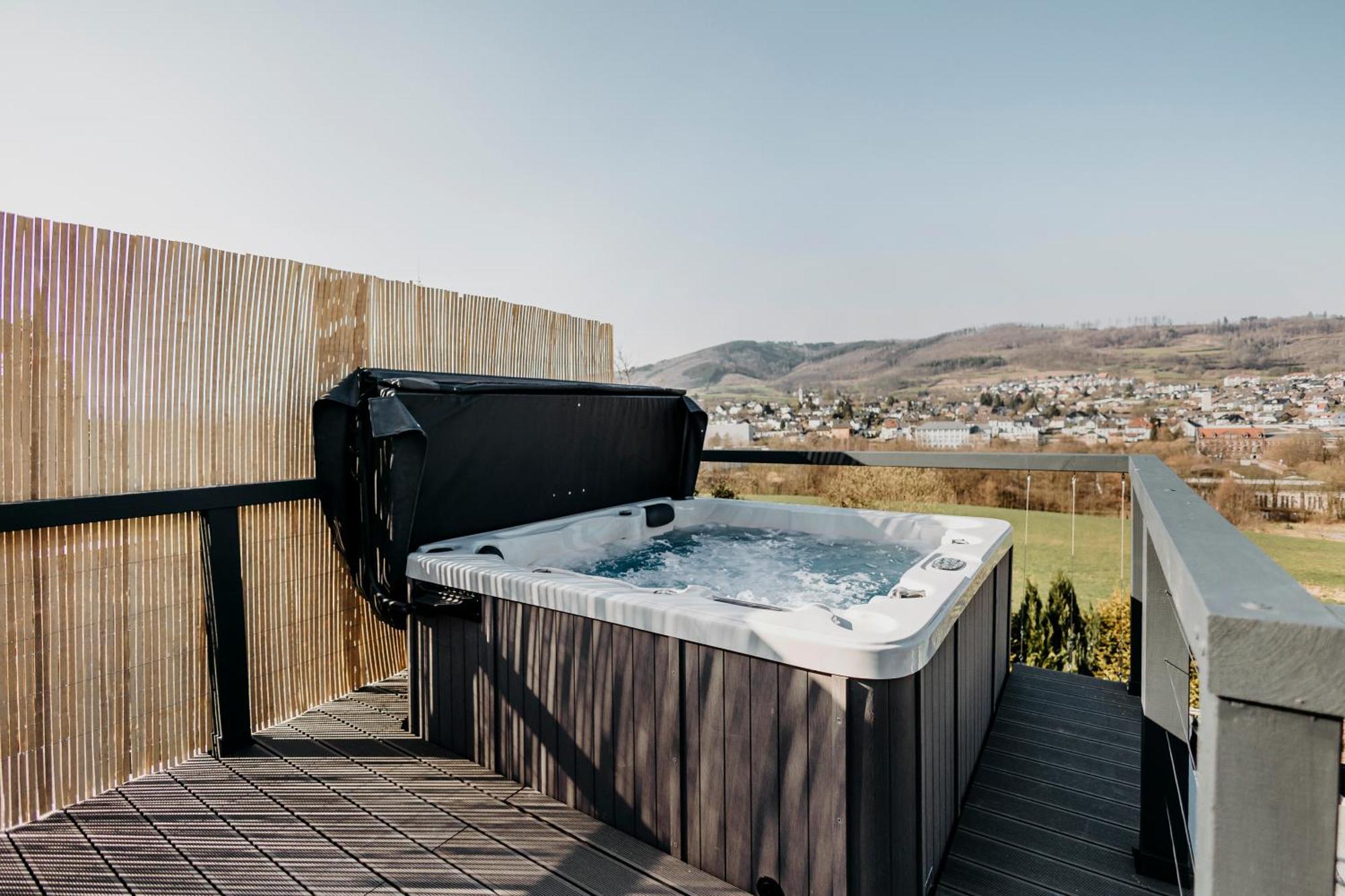 Traumwohnung Mit Sauna, Whirlpool & Wunderschoener Aussicht Plettenberg Esterno foto